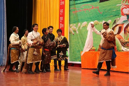 我县举办2015年迎藏历木羊年新年文艺汇演