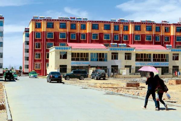 都兰县易地扶贫搬迁项目有续推进