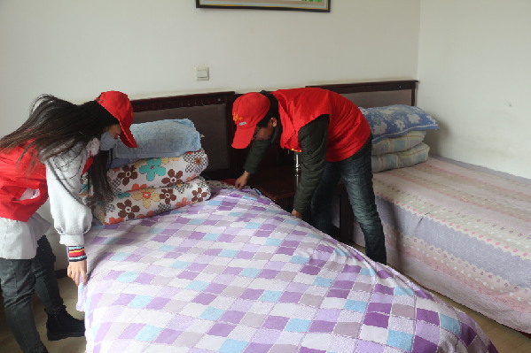 都兰县组织开展2018年学雷锋志愿服务日活动