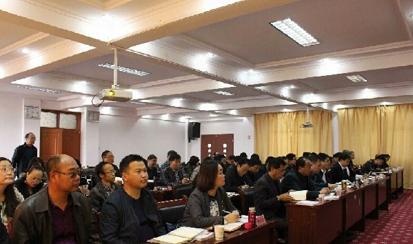 都兰县召开县委中心组学习(扩大)会议