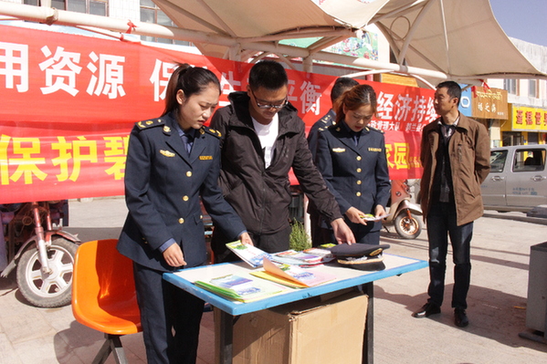 都兰县开展2018年六·五世界环境日宣传活动