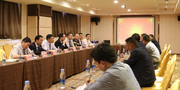 都兰县党政主要领导会见山东黄金集团有限责任