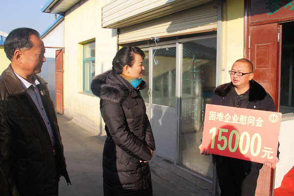 进企业 访职工 送温暖 --门源县总工会开展慰问