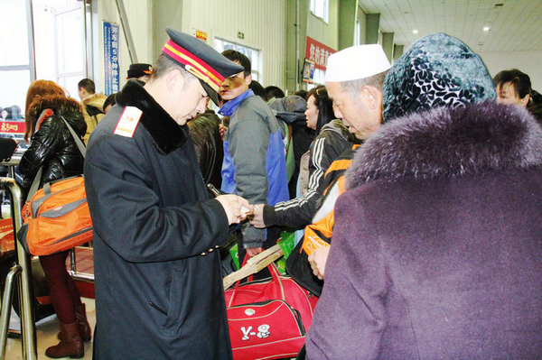 一心为旅客 服务创一流(记春运一线客运工作者