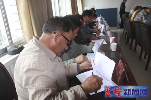 州考核组对天峻县领导班子进行届中考核