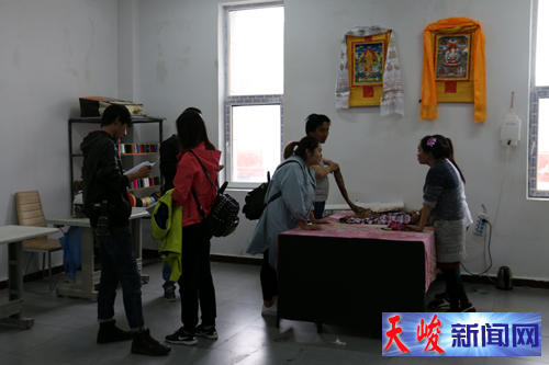 青海省新闻媒体采访团赴天峻县采访精准扶贫工作开展情况