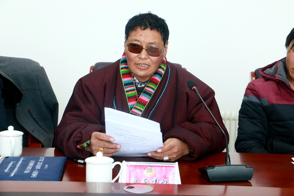 天峻县政协十一届二次会议第二讨论组 认真审