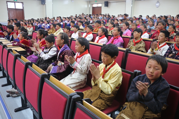 我县召开2017年度天峻县美德少年表彰大会