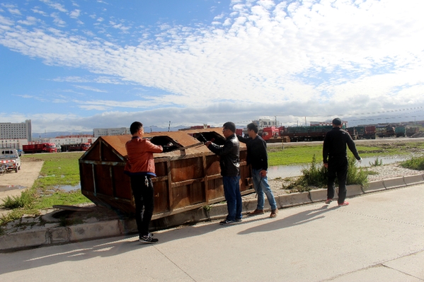天峻县委宣传部组织干部职工 开展打扫卫生活