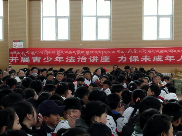 开展“法律进校园”增强青少年法治意识