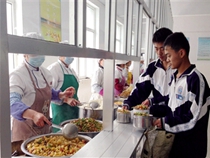 乐都区高度重视学校和托幼机构餐饮安全