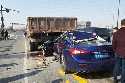 货车 车头尽毁山东:市民取出百元错币 毛泽东头像没有痣世俱杯半决赛
