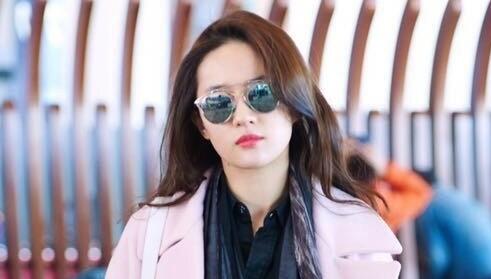 女神!刘亦菲赴巴黎时装周 穿大衣美翻了