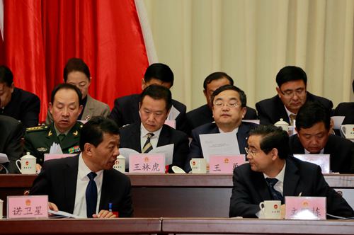 海西两会:聚焦人大开幕会主席台