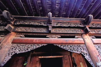 大山深处的藏式民居