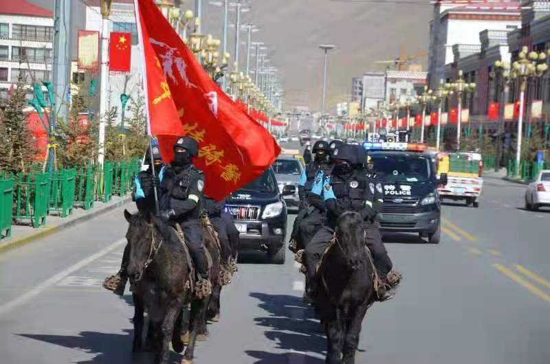 迎接首届中国人民警察节：幕后的故事（护旗手篇）