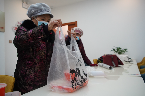 节约用餐不浪费 中央厨房有实招——西宁爱老幸福食堂见闻