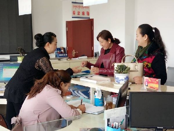 像石榴籽一样紧紧抱在一起&mdash;&mdash;海南州社区&ldquo;石榴籽家园&rdquo;建设工作速写