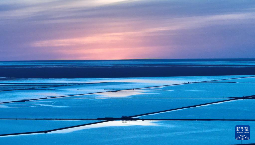 多彩察尔汗盐湖