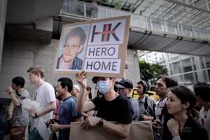 香港民众美国驻港领事馆前声援斯诺登