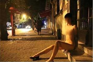 上海闹市裸拍门疑似当事人发道歉声明 称赌